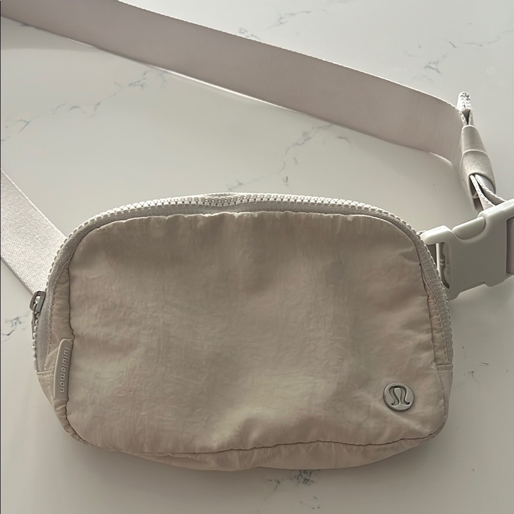 Lululemon Everywhere Belt Bag (1L)